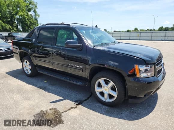 ✅ 2013 Chevrolet Avalanche LS • VIN: 3GNMCEE06DG341524 • Lot: 60120105. Listed on Copart with 145,496 mi. Free auction sales archive from the USA and detailed vehicle history report at DreamBid. Image 4.