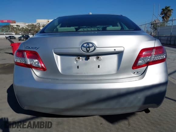✅ 2011 Toyota Camry XLE • VIN: 4T4BF3EK4BR197898 • Lot: 43519821. Listed on IAAI with 128,057 mi. Free auction sales archive from the USA and detailed vehicle history report at DreamBid. Image 16.