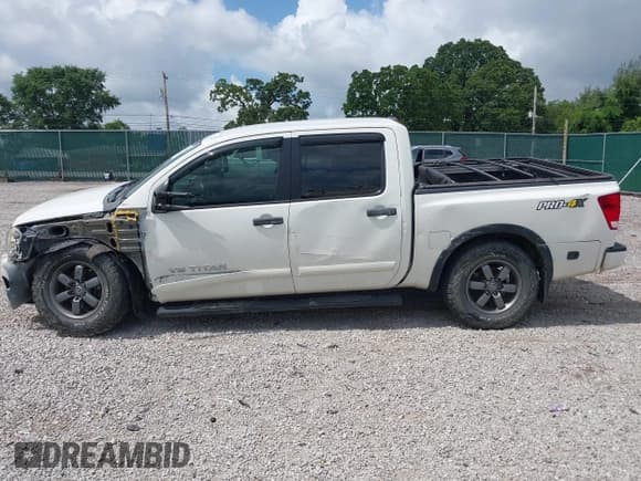 ✅ 2014 Nissan Titan Pro-4X • VIN: 1N6BA0EC0EN511398 • Lot: 42675320. Wystawiony na IAAI z przebiegiem 108 483 mil. Bezpłatny archiwum sprzedaży aukcyjnych z USA i szczegółowy raport historii pojazdu na DreamBid. Zdjęcie 14.
