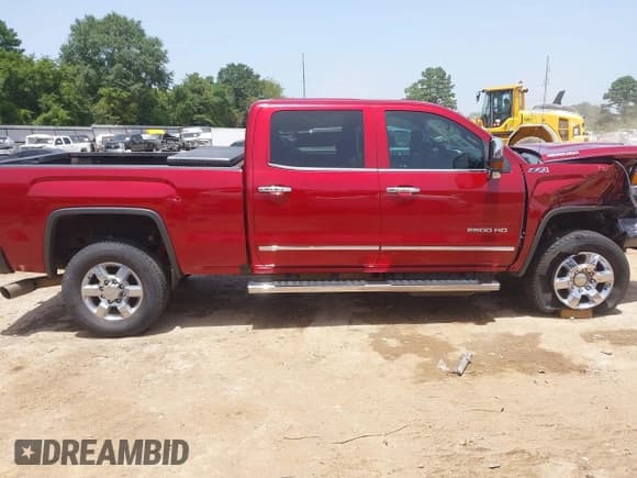 ✅ 2019 GMC Sierra 2500HD SLT • VIN: 1GT12REY1KF147770 • Lot: 39966677. Listed on IAAI with 145,529 mi. Free auction sales archive from the USA and detailed vehicle history report at DreamBid. Image 13.