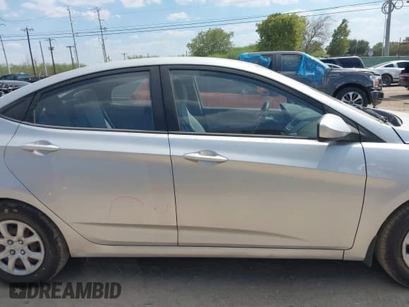 ✅ 2013 Hyundai Accent GLS • VIN: KMHCT4AE0DU413553 • Лот: 43335691. Опубликован ранее на IAAI с пробегом 126 844 миль. Бесплатный доступ к архиву аукционных продаж из США и подробный отчёт об истории автомобиля на DreamBid. Изображение 14.