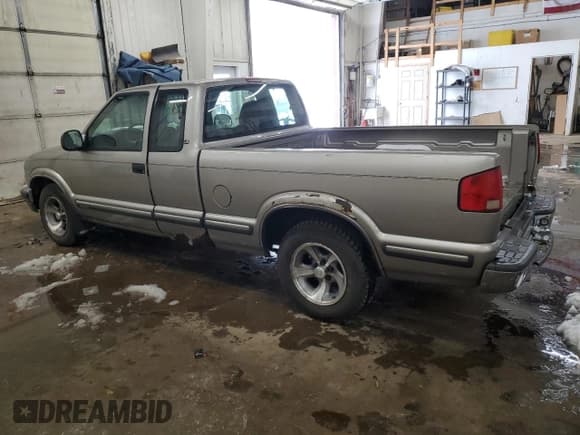 ✅ 1998 Chevrolet S-10 LS • VIN: 1GCCS1947WK194607 • Лот: 85561154. Опубликован ранее на Copart с пробегом 139 246 миль. Бесплатный доступ к архиву аукционных продаж из США и подробный отчёт об истории автомобиля на DreamBid. Изображение 2.