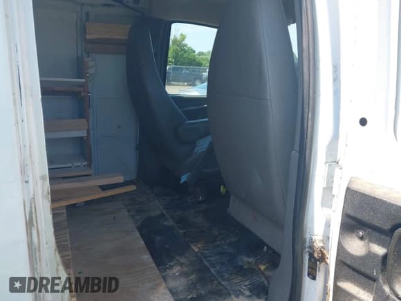 ✅ 2015 Chevrolet Express Cargo • VIN: 1GCWGFCF1F1143860 • Lot: 42514568. Listed on IAAI with 197,012 mi. Free auction sales archive from the USA and detailed vehicle history report at DreamBid. Image 8.