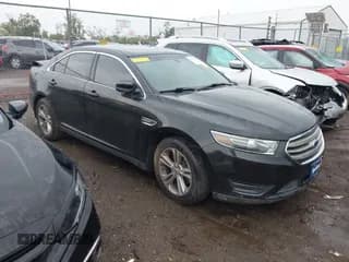 ✅ 2015 Ford Taurus SEL • VIN: 1FAHP2E89FG206898 • Lot: 43262137. Wystawiony na IAAI z przebiegiem 127 867 mil. Bezpłatny archiwum sprzedaży aukcyjnych z USA i szczegółowy raport historii pojazdu na DreamBid. Zdjęcie 1.