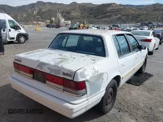 ✅ 1991 Plymouth Acclaim • VIN: 1P3XA4634MF582546 • Lot: 41657565. Wystawiony na IAAI z przebiegiem 85 985 mil. Bezpłatny archiwum sprzedaży aukcyjnych z USA i szczegółowy raport historii pojazdu na DreamBid. Zdjęcie 4.
