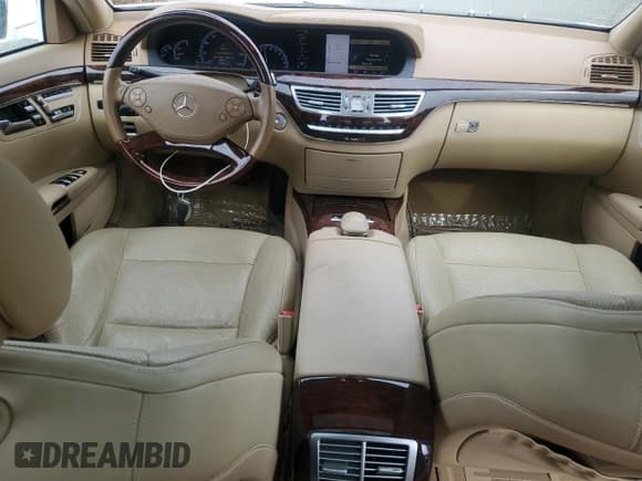 ✅ 2013 Mercedes-Benz S 550 • VIN: WDDNG9EB8DA514328 • Lot: 80325805. Wystawiony na Copart z przebiegiem 75 032 mil. Bezpłatny archiwum sprzedaży aukcyjnych z USA i szczegółowy raport historii pojazdu na DreamBid. Zdjęcie 8.