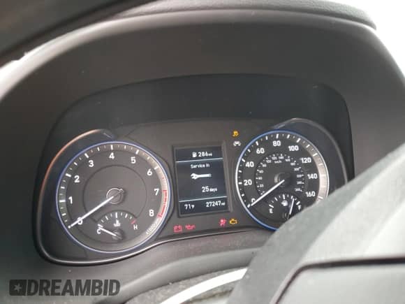 2020 Hyundai Kona SE z VIN KM8K12AA4LU475569, wystawiony jako Copart lot #46074773 z przebiegiem 27 247 mil mil oraz . Historia ofert i sprzedaży dostępna na DreamBid. Obrazek 9.