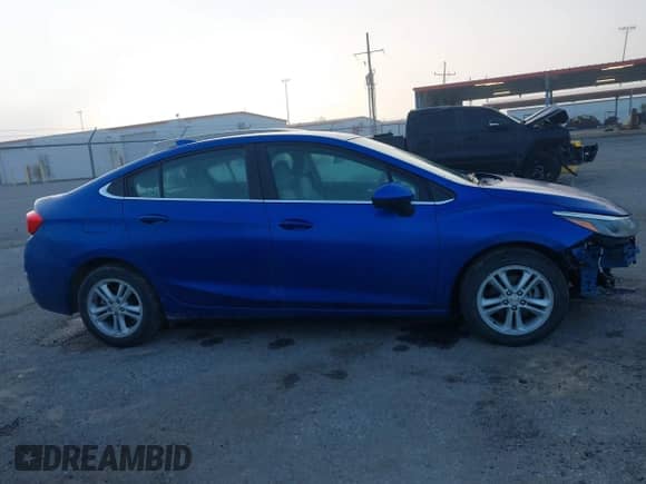 2018 Chevrolet Cruze LT z VIN 1G1BE5SM7J7207283, wystawiony jako IAAI lot #43382561 z przebiegiem 87 128 mil mil oraz . Historia ofert i sprzedaży dostępna na DreamBid. Obrazek 13.