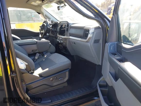 ✅ 2021 Ford F-150 XLT • VIN: 1FTFW1E88MFB87746 • Lot: 43493603. Wystawiony na IAAI z przebiegiem 23 075 mil. Bezpłatny archiwum sprzedaży aukcyjnych z USA i szczegółowy raport historii pojazdu na DreamBid. Zdjęcie 5.