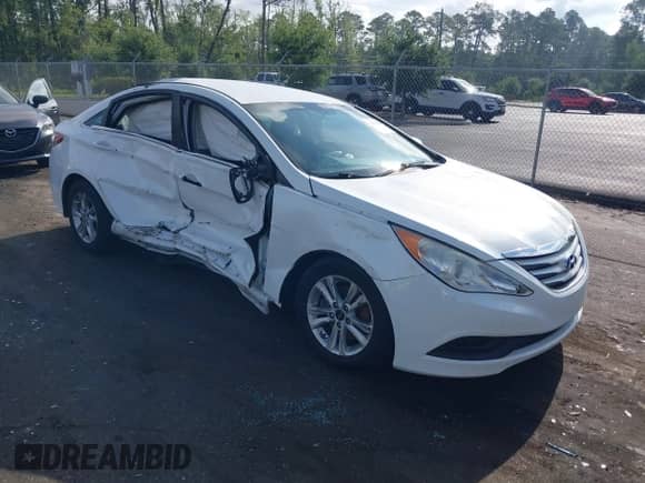 2014 Hyundai Sonata GLS with VIN 5NPEB4AC7EH826757, listed as a IAAI auction lot 42351452 with 47,300 mi miles and . Bid and sale history available at DreamBid. Image 1.