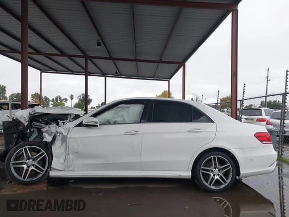 ✅ 2014 Mercedes-Benz E 350 Sport • VIN: WDDHF5KB2EB056990 • Lot: 43713162. Listed on IAAI with Not provided. Free auction sales archive from the USA and detailed vehicle history report at DreamBid. Image 15.