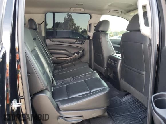 ✅ 2019 Chevrolet Suburban LT • VIN: 1GNSCHKCXKR142822 • Lot: 72620164. Wystawiony na Copart z przebiegiem 82 728 mil. Bezpłatny archiwum sprzedaży aukcyjnych z USA i szczegółowy raport historii pojazdu na DreamBid. Zdjęcie 11.