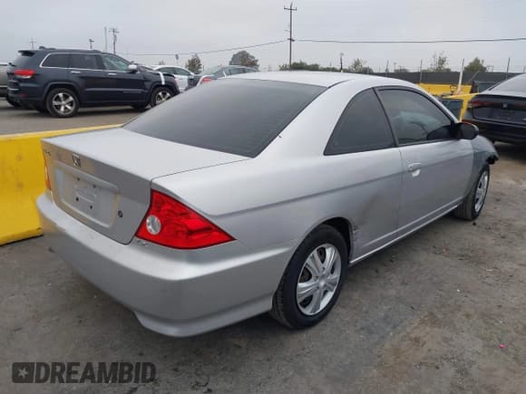 ✅ 2005 Honda Civic LX • VIN: 1HGEM22505L025146 • Lot: 43796034. Listed on IAAI with 303,895 mi. Free auction sales archive from the USA and detailed vehicle history report at DreamBid. Image 4.