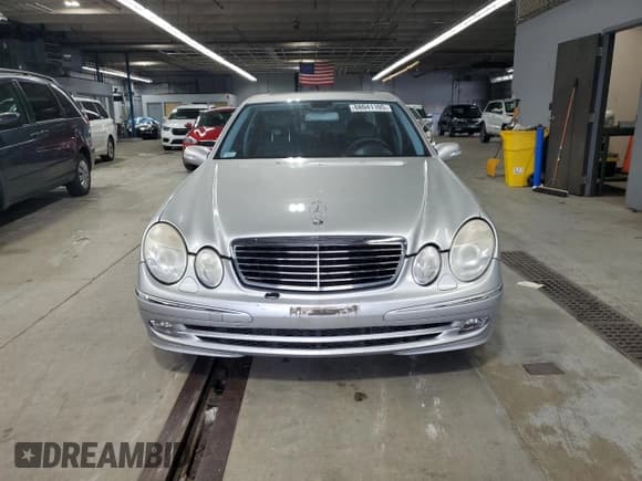 ✅ 2005 Mercedes-Benz E 500 • VIN: WDBUF70J35A654797 • Lot: 68041105. Wystawiony na Copart z przebiegiem 81 694 mil. Bezpłatny archiwum sprzedaży aukcyjnych z USA i szczegółowy raport historii pojazdu na DreamBid. Zdjęcie 5.