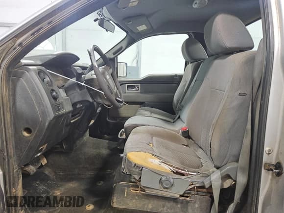 ✅ 2011 Ford F-150 XL • VIN: 1FTMF1CM0BKD77049 • Lot: 91425315. Wystawiony na Copart z przebiegiem 72 050 mil. Bezpłatny archiwum sprzedaży aukcyjnych z USA i szczegółowy raport historii pojazdu na DreamBid. Zdjęcie 7.