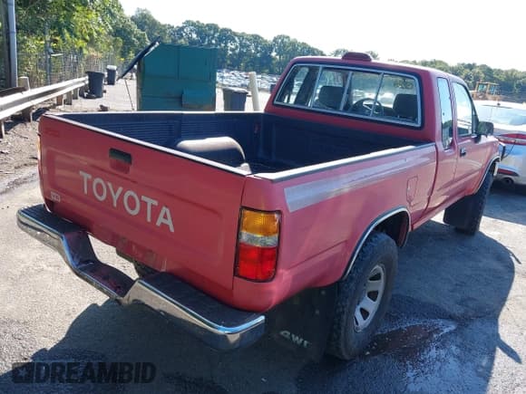 ✅ 1994 Toyota Pickup DLX • VIN: JT4VN13D6R5144440 • Лот: 43176375. Опубликован ранее на IAAI с пробегом 209 824 миль. Бесплатный доступ к архиву аукционных продаж из США и подробный отчёт об истории автомобиля на DreamBid. Изображение 4.