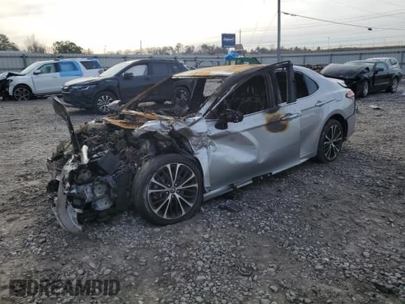 ✅ 2018 Toyota Camry LE • VIN: 4T1B11HK2JU616211 • Lot: 81454913. Wystawiony na Copart z przebiegiem Nie podano. Bezpłatny archiwum sprzedaży aukcyjnych z USA i szczegółowy raport historii pojazdu na DreamBid. Zdjęcie 1.