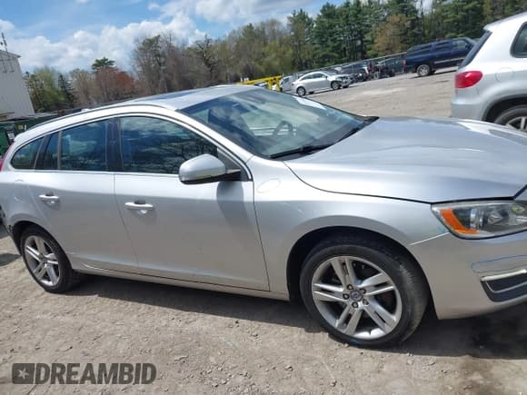 ✅ 2015 Volvo V60 T5 Premier • VIN: YV1612SB2F1188454 • Лот: 42176688. Опубликован ранее на IAAI с пробегом 114 523 миль. Бесплатный доступ к архиву аукционных продаж из США и подробный отчёт об истории автомобиля на DreamBid. Изображение 13.