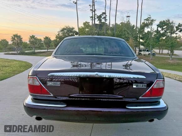 ✅ 2000 Jaguar XJ • VIN: SAJDA23C9YLF18784 • Лот: 91946295. Опубликован ранее на Copart с пробегом 81 605 миль. Бесплатный доступ к архиву аукционных продаж из США и подробный отчёт об истории автомобиля на DreamBid. Изображение 15.