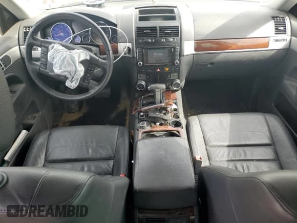 ✅ 2009 Volkswagen Touareg V6 • VIN: WVGFM77L39D037696 • Лот: 49513025. Опубликован ранее на Copart с пробегом 150 673 миль. Бесплатный доступ к архиву аукционных продаж из США и подробный отчёт об истории автомобиля на DreamBid. Изображение 8.