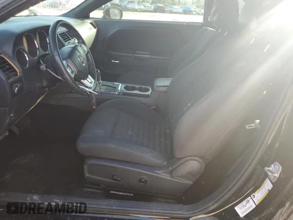 ✅ 2014 Dodge Challenger SXT • VIN: 2C3CDYAGXEH196080 • Lot: 43197325. Wystawiony na Copart z przebiegiem 143 301 mil. Bezpłatny archiwum sprzedaży aukcyjnych z USA i szczegółowy raport historii pojazdu na DreamBid. Zdjęcie 7.