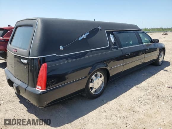 ✅ 2008 Cadillac DTS Professional 1SH • VIN: 1GEEH00Y98U500321 • Lot: 52588845. Listed on Copart with 170,325 mi. Free auction sales archive from the USA and detailed vehicle history report at DreamBid. Image 3.