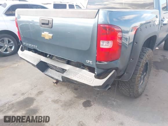 2007 Chevrolet Silverado 1500 1LT with VIN 2GCEK13MX71620793, listed as a IAAI auction lot 43307609 with 152,249 mi miles and . Bid and sale history available at DreamBid. Image 6.