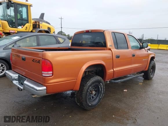 ✅ 2000 Dodge Dakota Sport • VIN: 1B7GG2AN7YS645552 • Lot: 41811635. Wystawiony na IAAI z przebiegiem 194 498 mil. Bezpłatny archiwum sprzedaży aukcyjnych z USA i szczegółowy raport historii pojazdu na DreamBid. Zdjęcie 4.