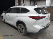 ✅ 2023 Toyota Highlander Platinum • VIN: 5TDKDRAH6PS003112 • Lot: 43111925. Wystawiony na IAAI z przebiegiem 33 641 mil. Bezpłatny archiwum sprzedaży aukcyjnych z USA i szczegółowy raport historii pojazdu na DreamBid. Zdjęcie 3.