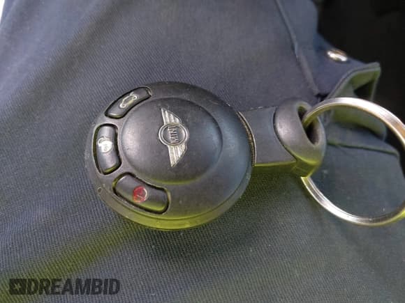 ✅ 2011 MINI Convertible S • VIN: WMWZP3C52BTX83591 • Lot: 43003732. Wystawiony na IAAI z przebiegiem 67 915 mil. Bezpłatny archiwum sprzedaży aukcyjnych z USA i szczegółowy raport historii pojazdu na DreamBid. Zdjęcie 11.