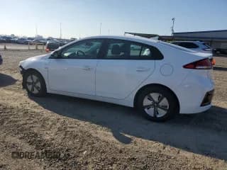 ✅ 2018 Hyundai Ioniq Blue • VIN: KMHC65LC8JU101744 • Lot: 82600814. Wystawiony na Copart z przebiegiem 120 744 mil. Bezpłatny archiwum sprzedaży aukcyjnych z USA i szczegółowy raport historii pojazdu na DreamBid. Zdjęcie 2.