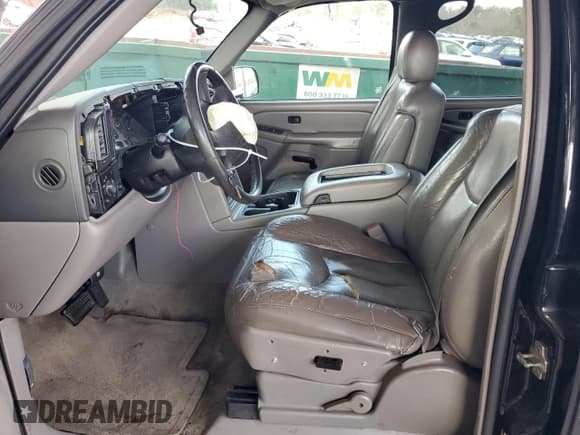 ✅ 2004 Chevrolet Suburban LT • VIN: 1GNEC16Z34J180543 • Лот: 44303975. Опубликован ранее на Copart с пробегом 270 011 миль. Бесплатный доступ к архиву аукционных продаж из США и подробный отчёт об истории автомобиля на DreamBid. Изображение 7.