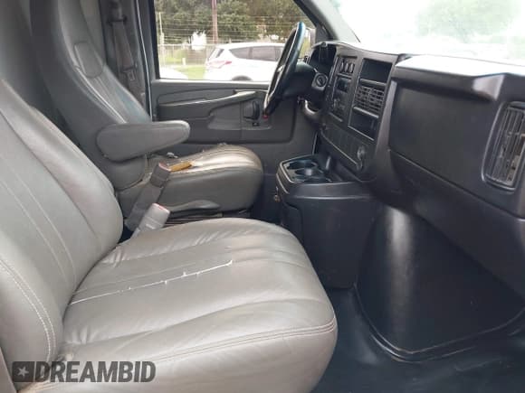 ✅ 2014 Chevrolet Express Cargo • VIN: 1GCWGGBA8E1122630 • Lot: 42695749. Listed on IAAI with 208,291 mi. Free auction sales archive from the USA and detailed vehicle history report at DreamBid. Image 5.