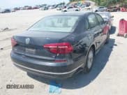 ✅ 2018 Volkswagen Passat S • VIN: 1VWAA7A3XJC027187 • Лот: 43063840. Опубликован ранее на IAAI с пробегом 84 000 миль. Бесплатный доступ к архиву аукционных продаж из США и подробный отчёт об истории автомобиля на DreamBid. Изображение 4.