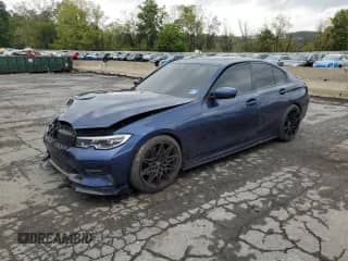 2020 BMW 3 Series 330i xDrive z VIN 3MW5R7J09L8B20308, wystawiony jako Copart lot #81827905 z przebiegiem 75 456 mil mil oraz Szkoda całkowita • Salvage title. Historia ofert i sprzedaży dostępna na DreamBid. Obrazek 1.