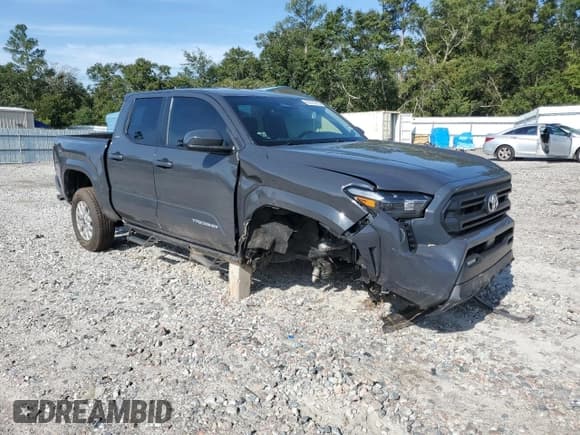 ✅ 2025 Toyota Tacoma SR5 • VIN: 3TMKB5FN6SM034236 • Лот: 80623385. Опубликован ранее на Copart с пробегом 12 195 миль. Бесплатный доступ к архиву аукционных продаж из США и подробный отчёт об истории автомобиля на DreamBid. Изображение 4.
