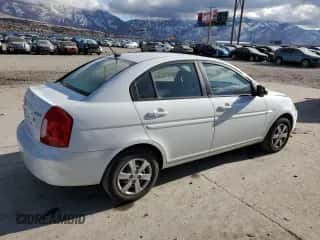 2011 Hyundai Accent GLS z VIN KMHCN4AC3BU585632, wystawiony jako Copart lot #83662614 z przebiegiem 177 668 mil mil oraz Szkoda całkowita • Salvage title. Historia ofert i sprzedaży dostępna na DreamBid. Obrazek 3.