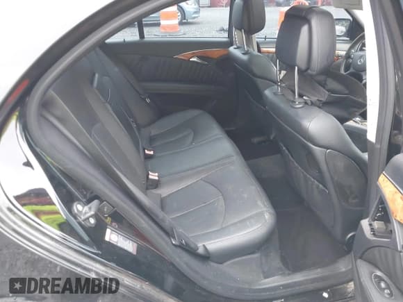 ✅ 2007 Mercedes-Benz E 550 • VIN: WDBUF72X67B033570 • Лот: 42886545. Опубликован ранее на IAAI с пробегом 156 189 миль. Бесплатный доступ к архиву аукционных продаж из США и подробный отчёт об истории автомобиля на DreamBid. Изображение 8.