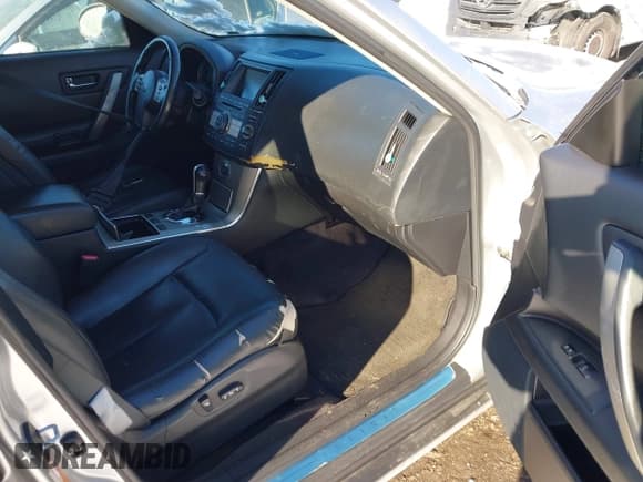 ✅ 2008 Infiniti FX • VIN: JNRAS08U48X100627 • Lot: 41234832. Wystawiony na IAAI z przebiegiem 199 499 mil. Bezpłatny archiwum sprzedaży aukcyjnych z USA i szczegółowy raport historii pojazdu na DreamBid. Zdjęcie 5.