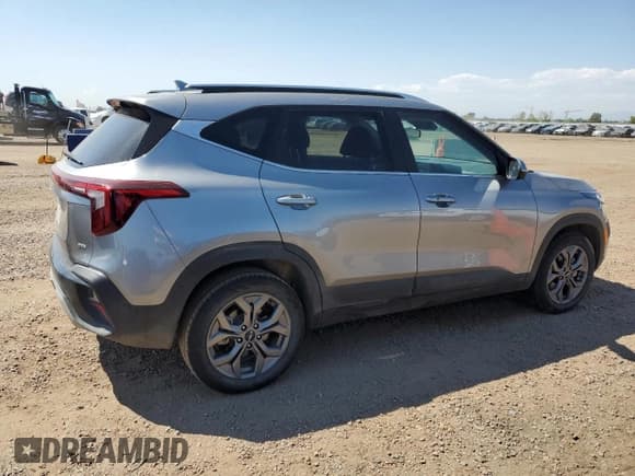 ✅ 2024 Kia Seltos S • VIN: KNDEUCAA9R7585989 • Лот: 69428815. Опубликован ранее на Copart с пробегом 41 122 миль. Бесплатный доступ к архиву аукционных продаж из США и подробный отчёт об истории автомобиля на DreamBid. Изображение 3.