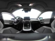 ✅ 2022 Toyota RAV4 Hybrid XLE • VIN: 4T3RWRFV1NU078223 • Lot: 43815667. Wystawiony na IAAI z przebiegiem 75 648 mil. Bezpłatny archiwum sprzedaży aukcyjnych z USA i szczegółowy raport historii pojazdu na DreamBid. Zdjęcie 22.