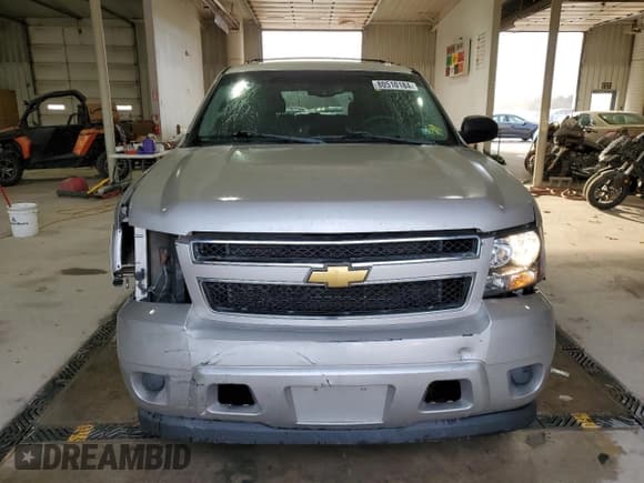 ✅ 2008 Chevrolet Suburban Commercial • VIN: 3GNGK26K28G309111 • Lot: 80510184. Wystawiony na Copart z przebiegiem 140 242 mil. Bezpłatny archiwum sprzedaży aukcyjnych z USA i szczegółowy raport historii pojazdu na DreamBid. Zdjęcie 5.