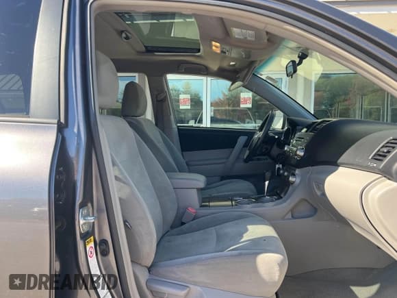 ✅ 2010 Toyota Highlander • VIN: 5TDBK3EHXAS019639 • Lot: 43435838. Wystawiony na IAAI z przebiegiem 193 503 mil. Bezpłatny archiwum sprzedaży aukcyjnych z USA i szczegółowy raport historii pojazdu na DreamBid. Zdjęcie 5.