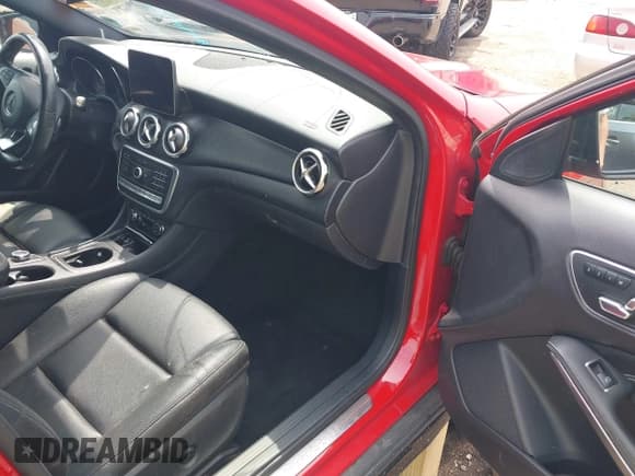 ✅ 2019 Mercedes-Benz GLA 250 • VIN: WDCTG4GB8KJ586073 • Лот: 42758962. Опубликован ранее на IAAI с пробегом 69 148 миль. Бесплатный доступ к архиву аукционных продаж из США и подробный отчёт об истории автомобиля на DreamBid. Изображение 5.