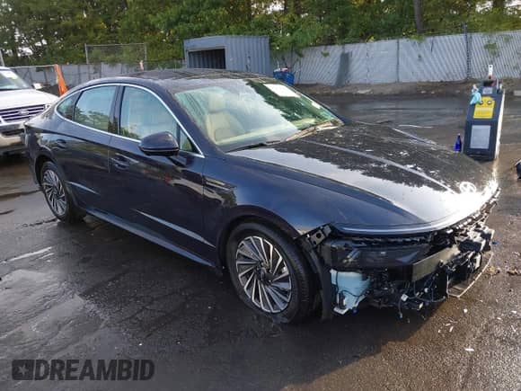 2024 Hyundai Sonata Limited with VIN KMHL54JJ4RA097929, listed as a IAAI auction lot 43276187 with 5,555 mi miles and . Bid and sale history available at DreamBid. Image 1.