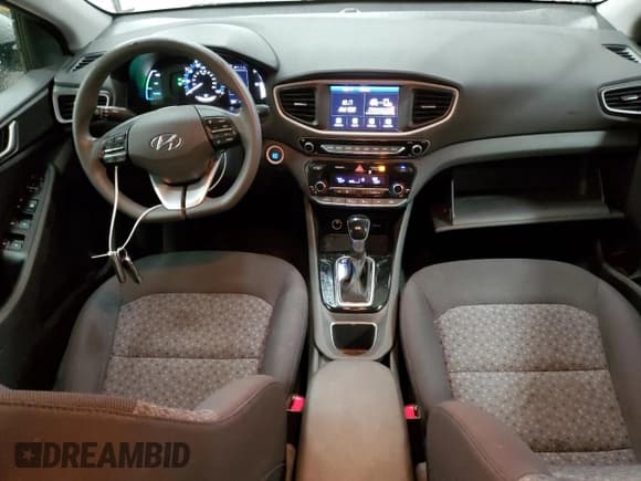 ✅ 2019 Hyundai Ioniq Blue • VIN: KMHC65LC3KU109770 • Lot: 51158015. Wystawiony na Copart z przebiegiem 46 006 mil. Bezpłatny archiwum sprzedaży aukcyjnych z USA i szczegółowy raport historii pojazdu na DreamBid. Zdjęcie 8.