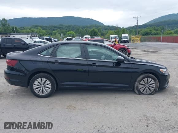 ✅ 2020 Volkswagen Jetta S • VIN: 3VWN57BU2LM040658 • Lot: 42874671. Wystawiony na IAAI z przebiegiem 42 838 mil. Bezpłatny archiwum sprzedaży aukcyjnych z USA i szczegółowy raport historii pojazdu na DreamBid. Zdjęcie 13.