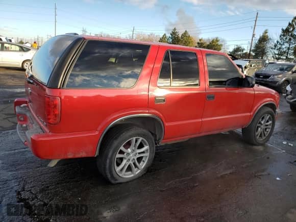 2001 Chevrolet Blazer LT with VIN 1GNDT13W012200758, listed as a Copart auction lot 83055404 with 185,315 mi miles and Salvage title. Bid and sale history available at DreamBid. Image 3.