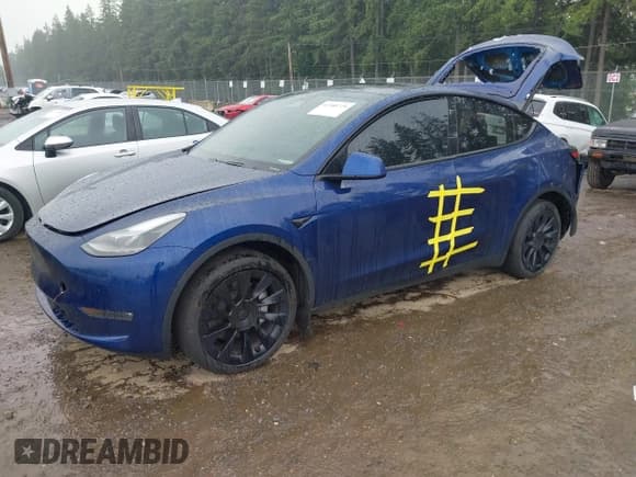 ✅ 2024 Tesla Model Y Long Range • VIN: 7SAYGAEE6RF988976 • Lot: 42380729. Wystawiony na IAAI z przebiegiem 15 739 mil. Bezpłatny archiwum sprzedaży aukcyjnych z USA i szczegółowy raport historii pojazdu na DreamBid. Zdjęcie 20.
