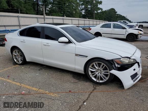 ✅ 2016 Jaguar XF 35t Prestige • VIN: SAJBE4BV0GCY13763 • Lot: 70815795. Wystawiony na Copart z przebiegiem 119 174 mil. Bezpłatny archiwum sprzedaży aukcyjnych z USA i szczegółowy raport historii pojazdu na DreamBid. Zdjęcie 4.